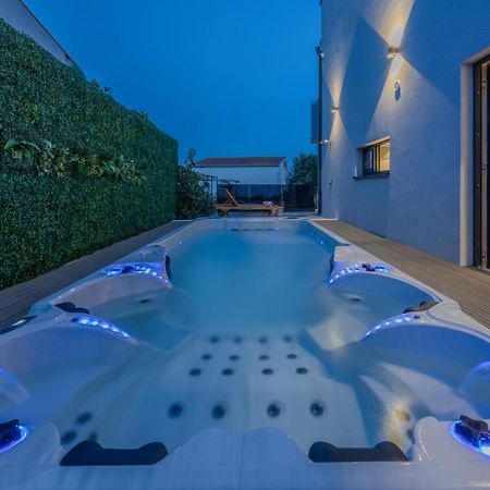 Villa Roma Sauna And Hydrotherapy Pool Trogir Extérieur photo